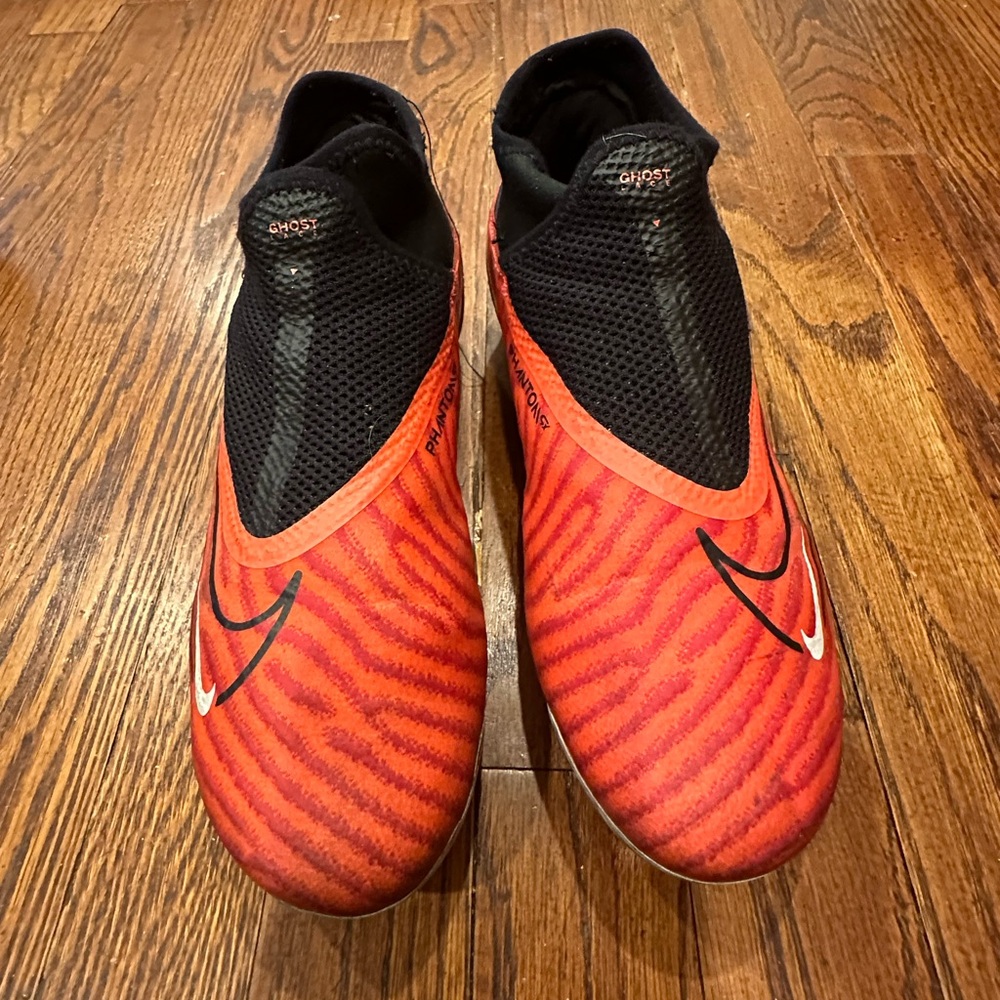 Soccer cleats